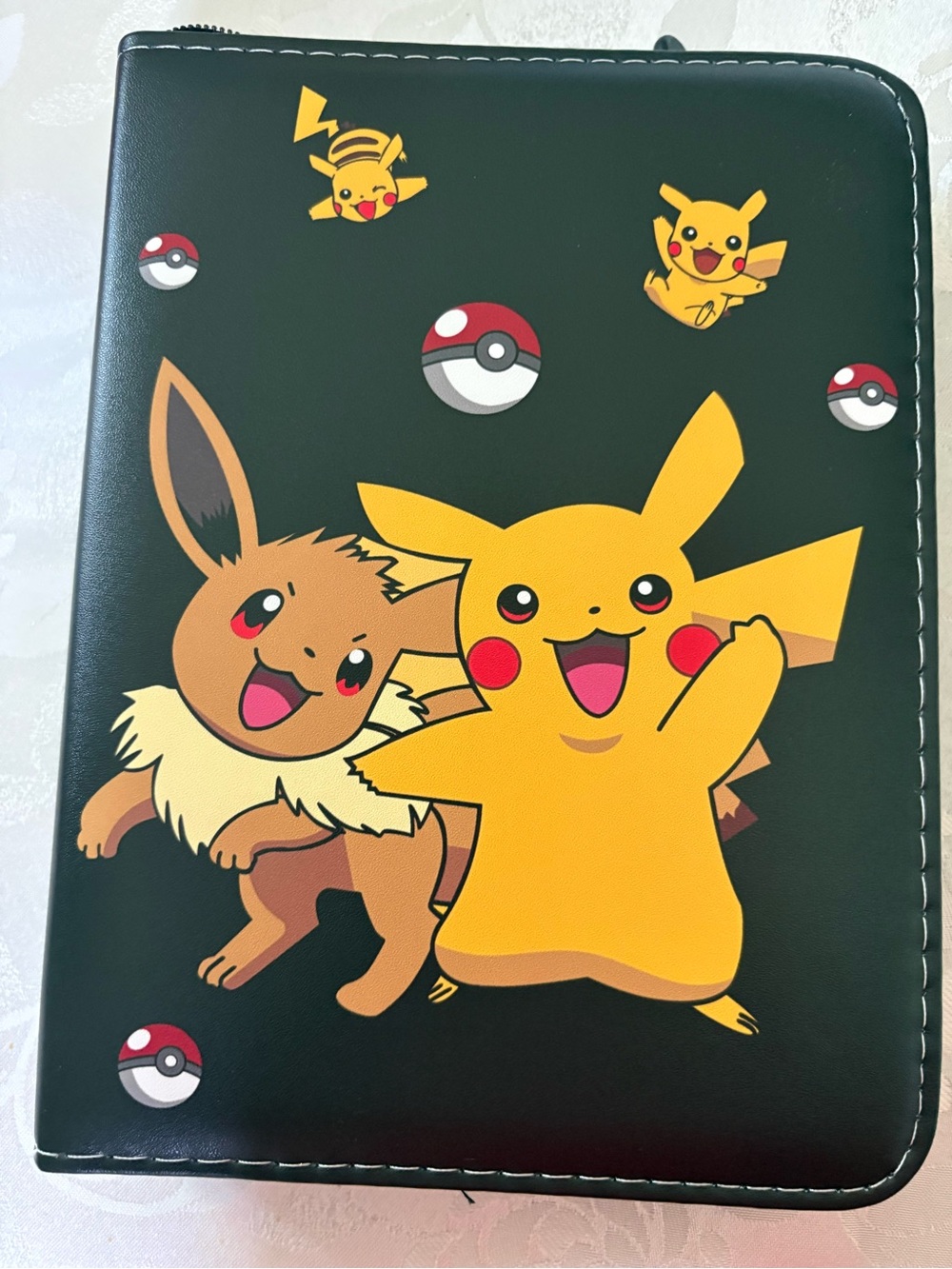Kids Card Binder – Black with Pikachu & Eevee 50 sleeves zipper & wrist New